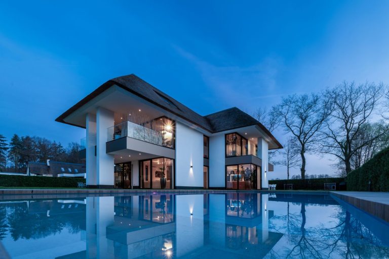 NIEUWBOUW VILLA IN EXCELLENT MAGAZINE