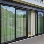 aluminium schuifpui met minimalistisch design en 5 cm tussenstijl