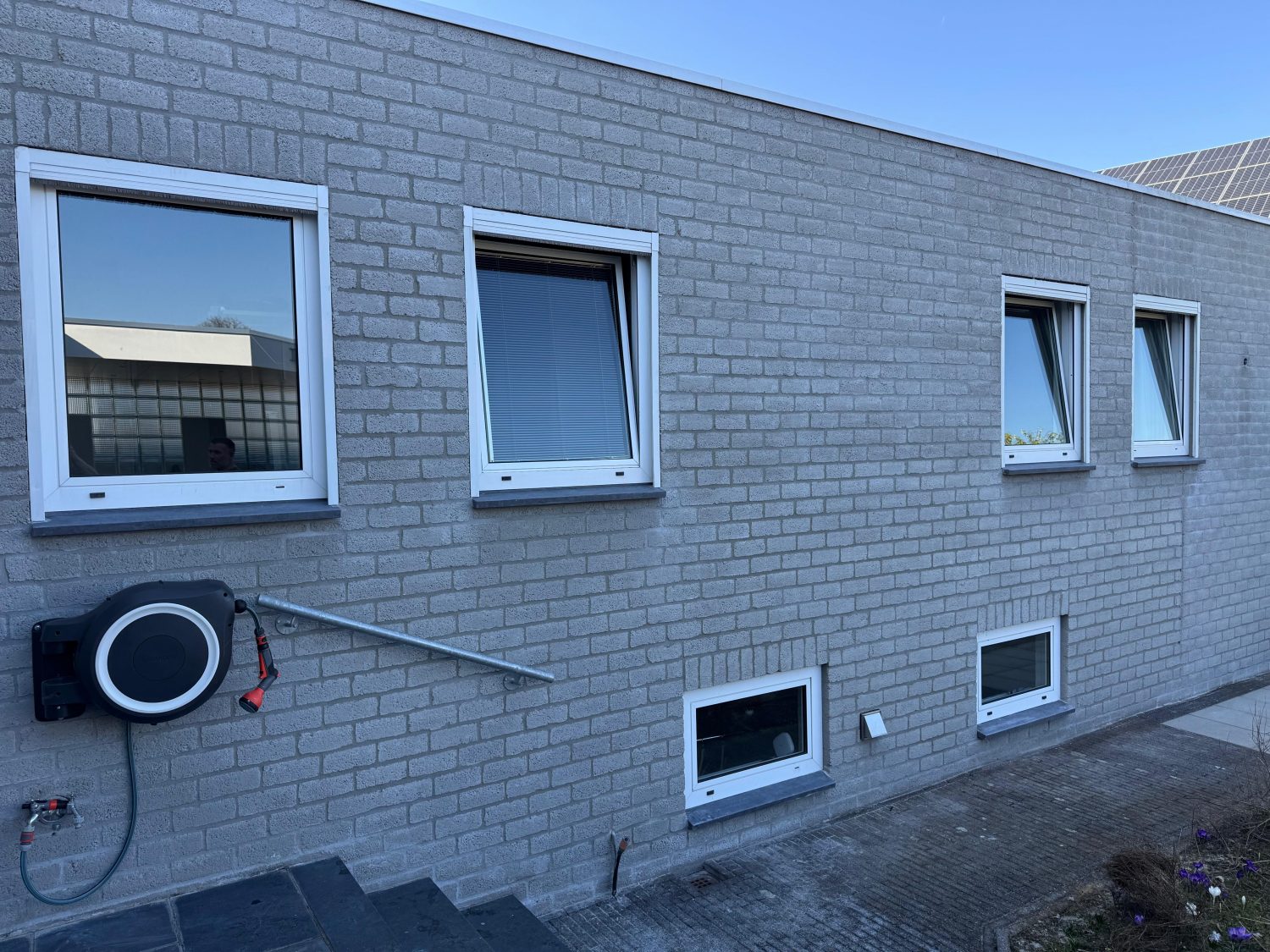 Situatie vóór plaatsing aluminium kozijnen bij woning in Deurne