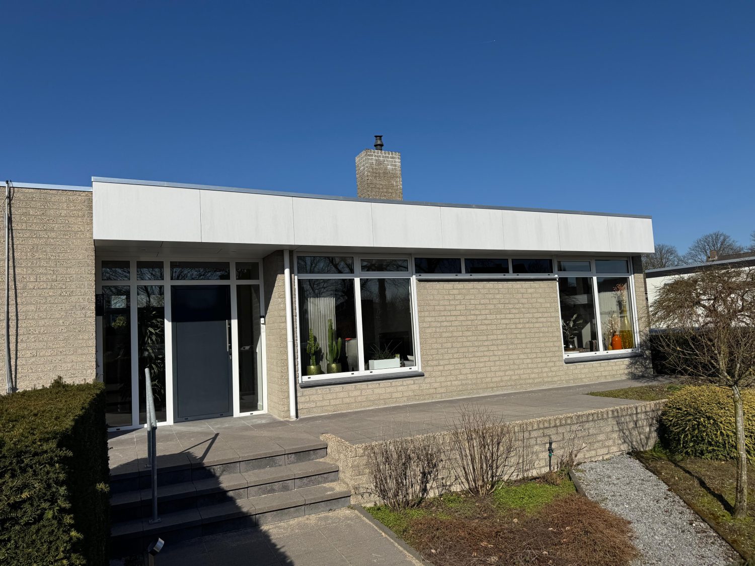 Situatie vóór plaatsing aluminium kozijnen bij woning in Deurne